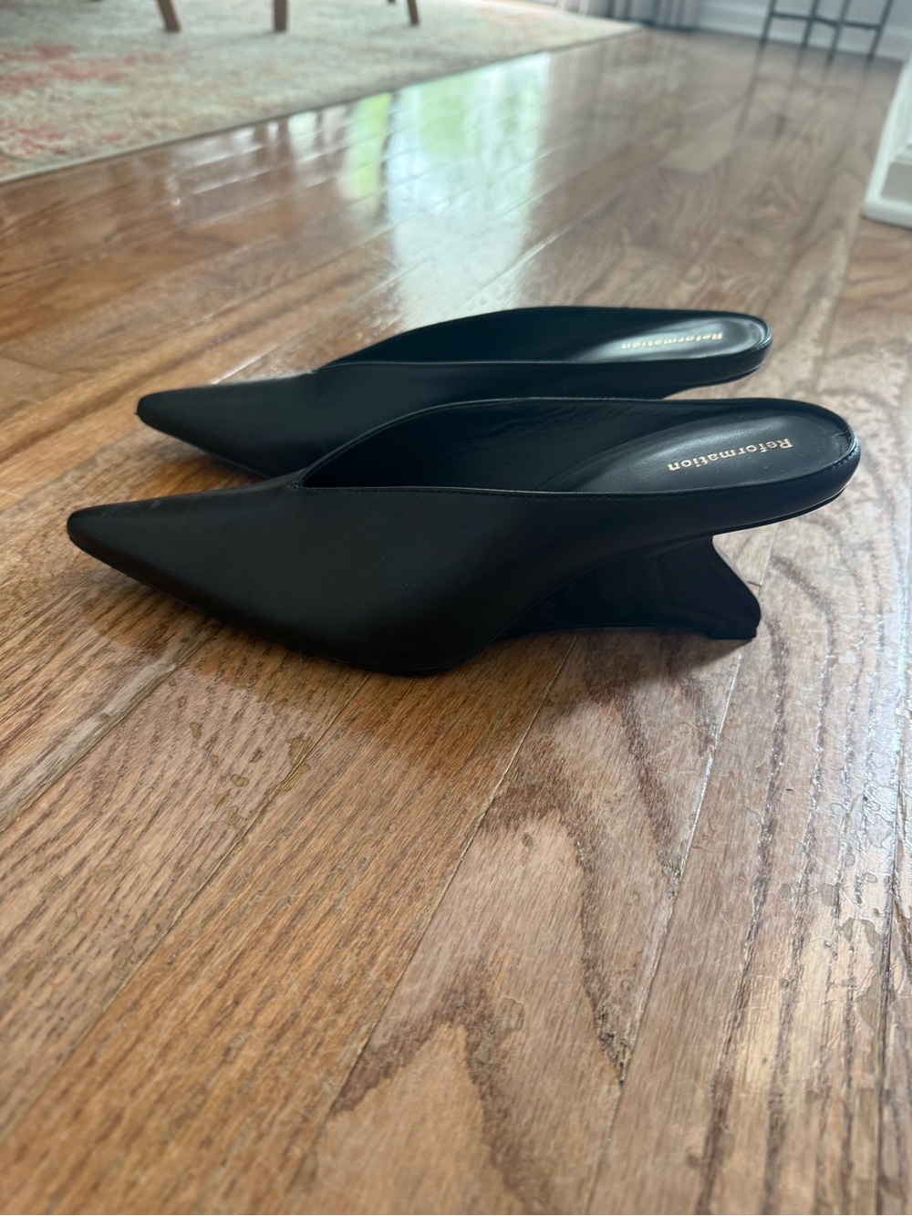Reformation Wei Pointed Toe Pump - Picture 3 of 9